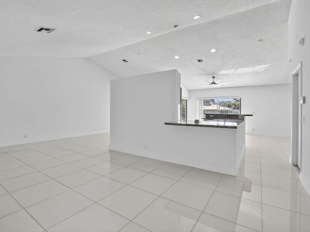 Дом в аренду по адресу 488 NW 13th Street - фото 6854481