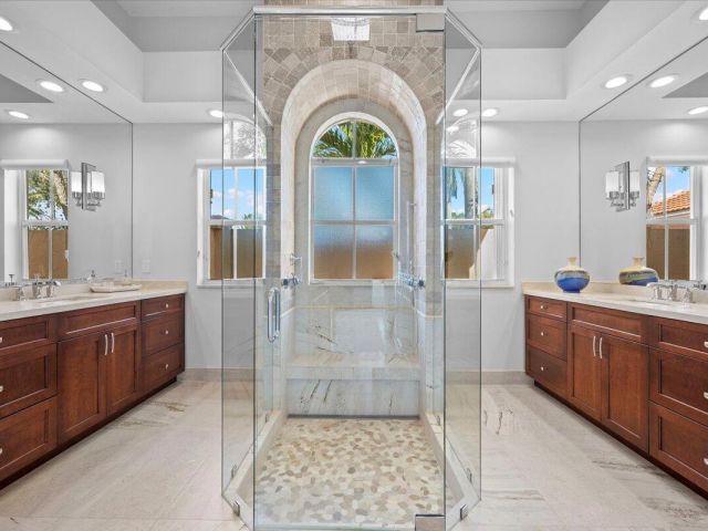 Дом в аренду по адресу 7557 Preserve Drive - фото 6829716