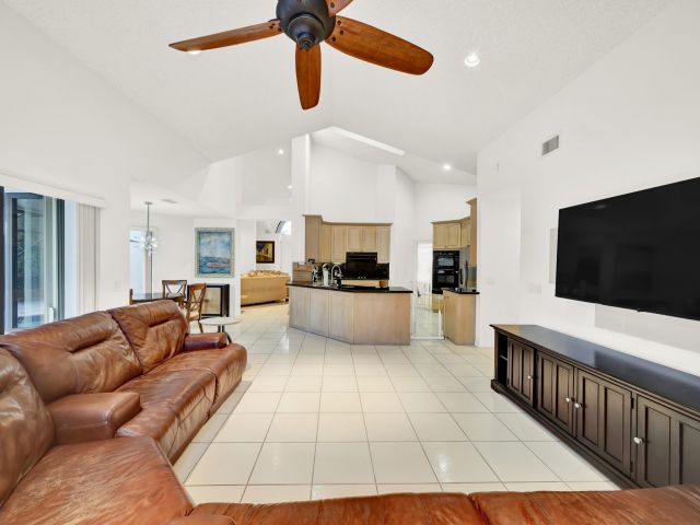 Дом в аренду по адресу 20513 Sausalito Drive - фото 6830193