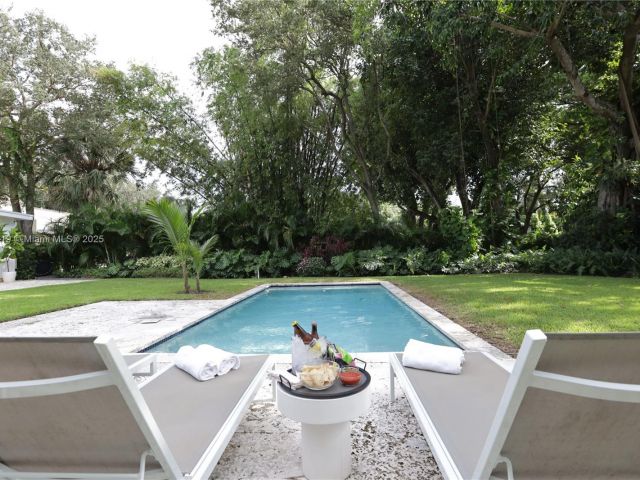 Дом в аренду по адресу 12020 NE 5th Ave - фото 6824717