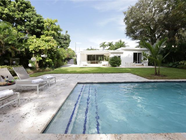 Дом в аренду по адресу 12020 NE 5th Ave - фото 6824718