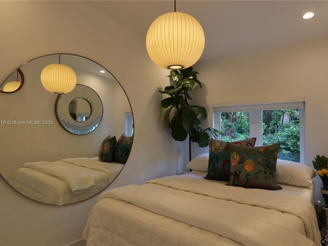 Дом в аренду по адресу 12020 NE 5th Ave - фото 6824723