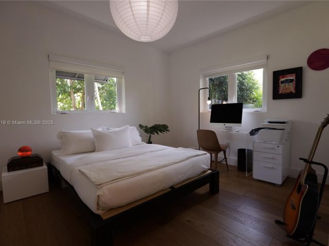 Дом в аренду по адресу 12020 NE 5th Ave - фото 6824724