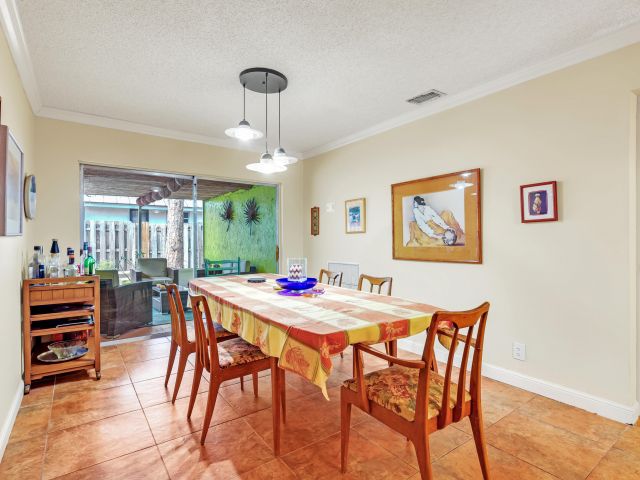 Продажа дома по адресу 1440 SW 20th Street - фото 6830213