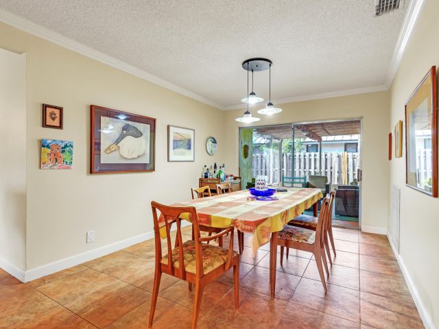 Продажа дома по адресу 1440 SW 20th Street - фото 6830214