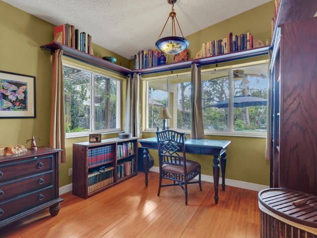 Продажа дома по адресу 1440 SW 20th Street - фото 6830220