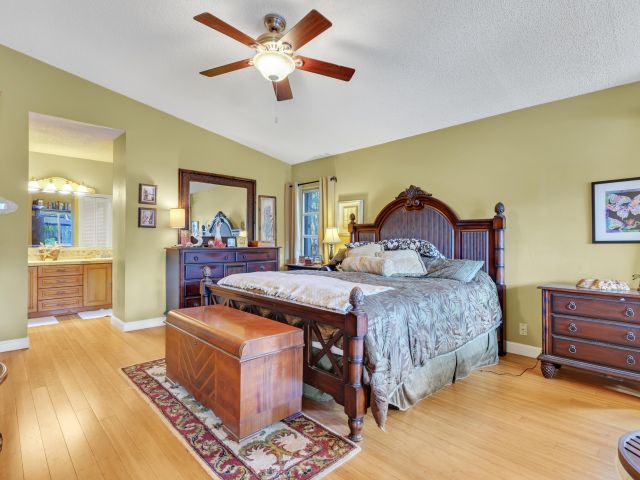 Продажа дома по адресу 1440 SW 20th Street - фото 6830221