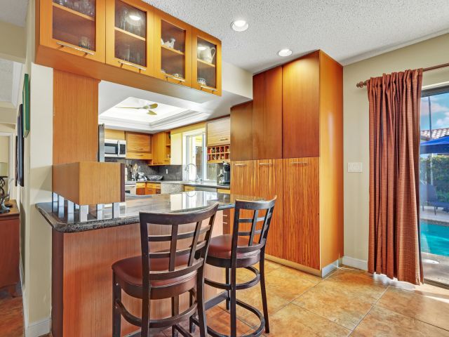 Продажа дома по адресу 1440 SW 20th Street - фото 6830227