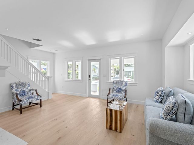 Продажа дома по адресу 313 Vallette Way Way - фото 6829753