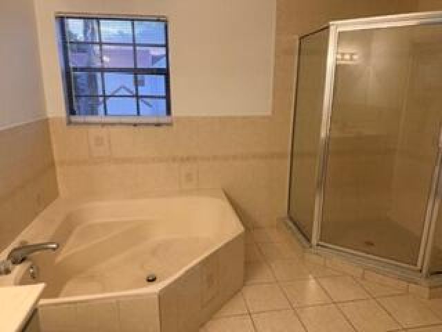 Дом в аренду по адресу 7473 Champagne Place - фото 6830150