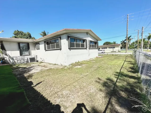 Продажа дома по адресу 460 NE 169th St - фото 6826383
