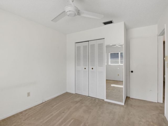 Продажа дома по адресу 1601 NW 5th Street - фото 6832453