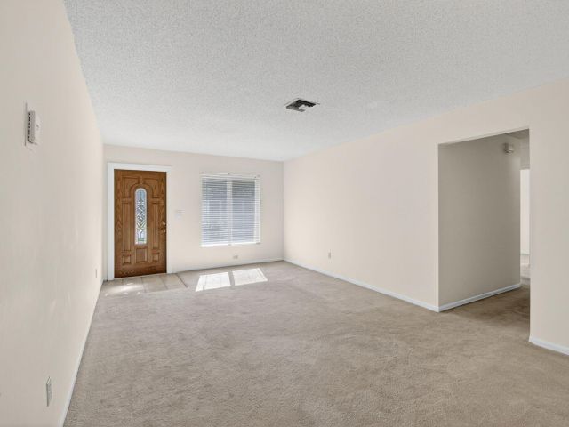 Продажа дома по адресу 1601 NW 5th Street - фото 6832469