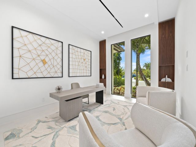 Продажа дома по адресу 2880 NE 9th Street - фото 6836449