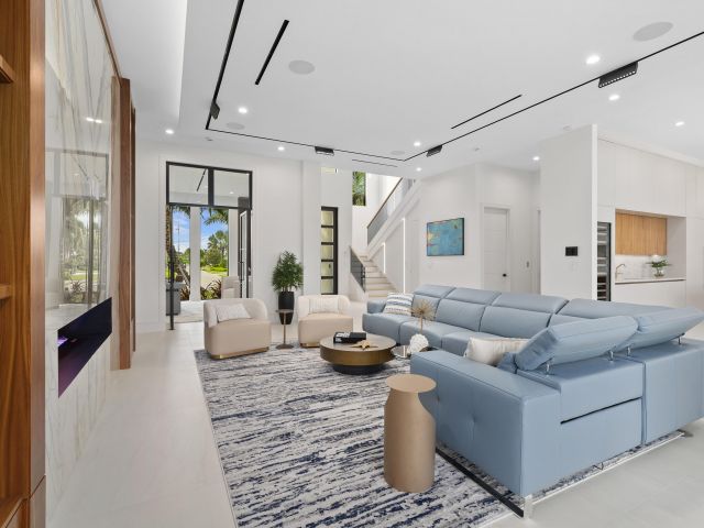 Продажа дома по адресу 2880 NE 9th Street - фото 6836451