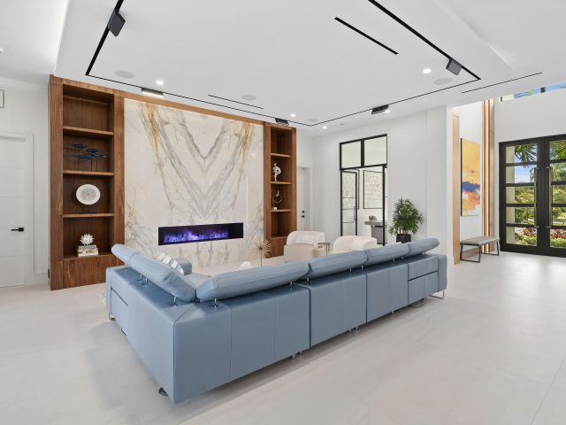 Продажа дома по адресу 2880 NE 9th Street - фото 6836452