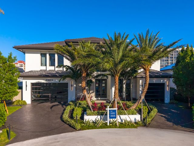 Продажа дома по адресу 2880 NE 9th Street - фото 6836454