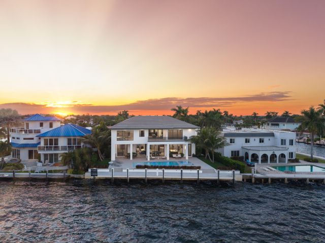 Продажа дома по адресу 2880 NE 9th Street - фото 6836461