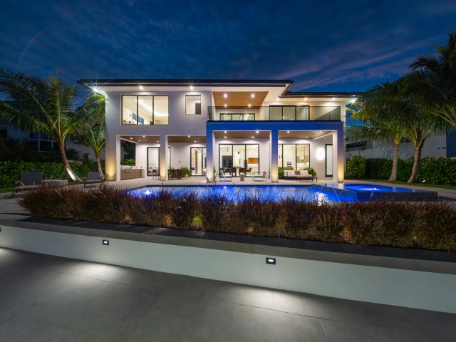 Продажа дома по адресу 2880 NE 9th Street - фото 6836463