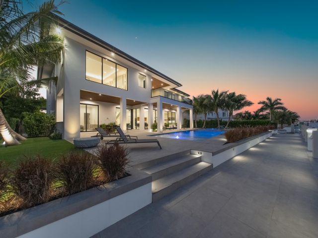 Продажа дома по адресу 2880 NE 9th Street - фото 6836465