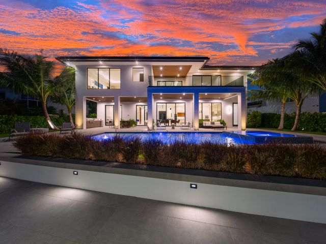 Продажа дома по адресу 2880 NE 9th Street - фото 6836467