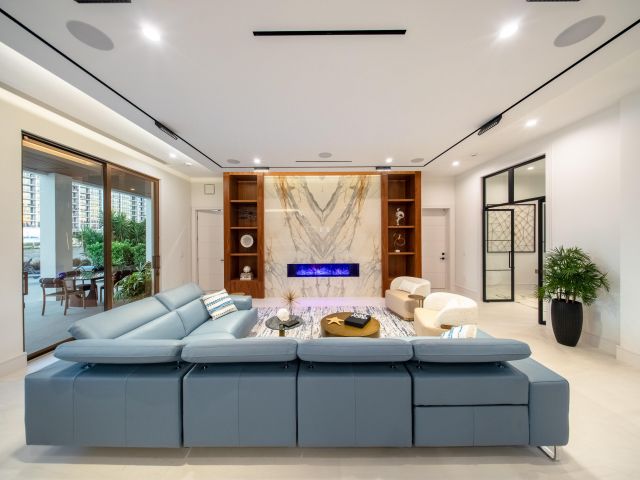 Продажа дома по адресу 2880 NE 9th Street - фото 8414052