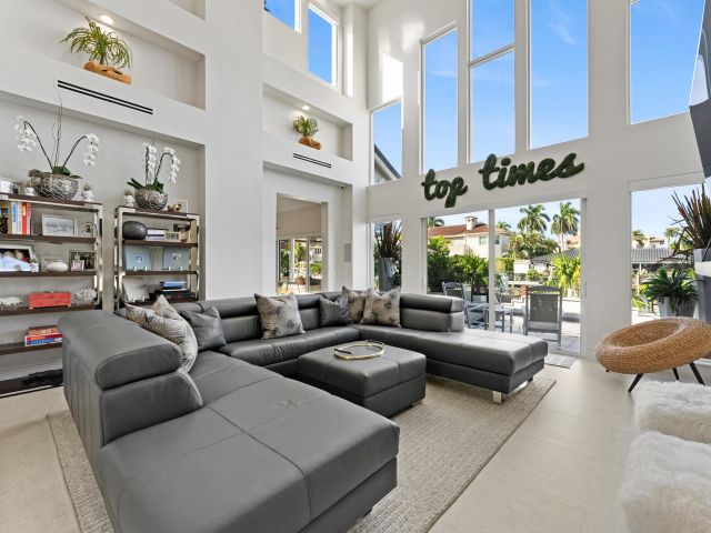 Продажа дома по адресу 941 Iris Drive - фото 6871268