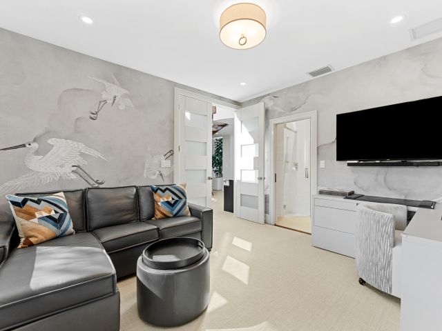 Продажа дома по адресу 941 Iris Drive - фото 6871272