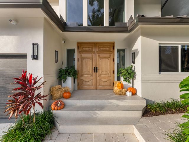 Продажа дома по адресу 941 Iris Drive - фото 6871277