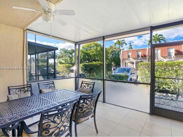 Продажа дома по адресу 1951 Atlantic Shores Blvd 8 - фото 7447952