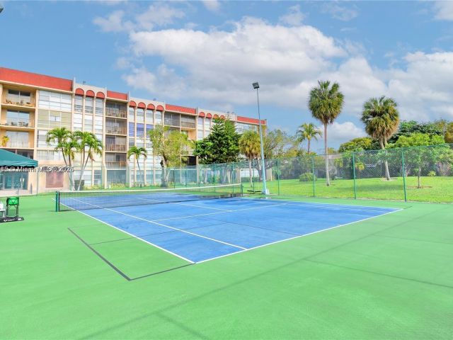 Продажа дома по адресу 1951 Atlantic Shores Blvd 8 - фото 7447955