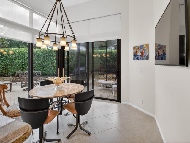 Продажа дома по адресу 2462 NW 63rd Street - фото 6850225