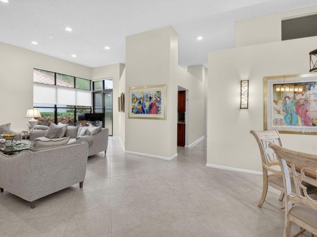 Продажа дома по адресу 2462 NW 63rd Street - фото 6850229