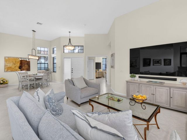 Продажа дома по адресу 2462 NW 63rd Street - фото 6850231