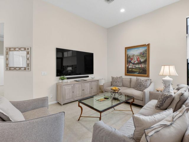 Продажа дома по адресу 2462 NW 63rd Street - фото 6850232