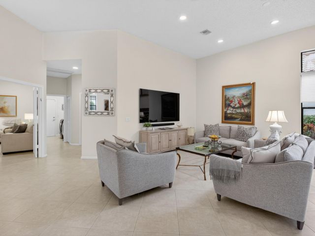 Продажа дома по адресу 2462 NW 63rd Street - фото 6850233