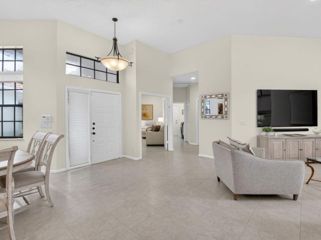 Продажа дома по адресу 2462 NW 63rd Street - фото 6850234