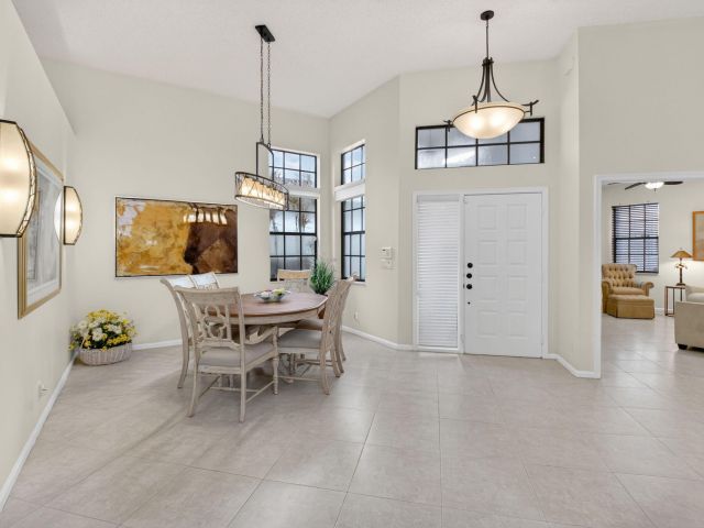 Продажа дома по адресу 2462 NW 63rd Street - фото 6850236