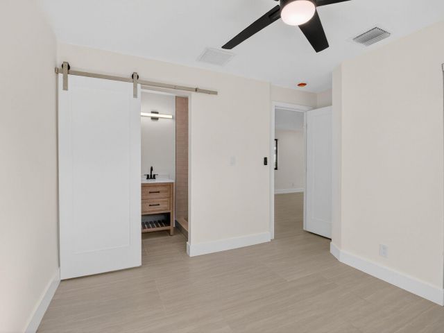 Продажа дома по адресу 122 SW 9th Avenue - фото 6829577