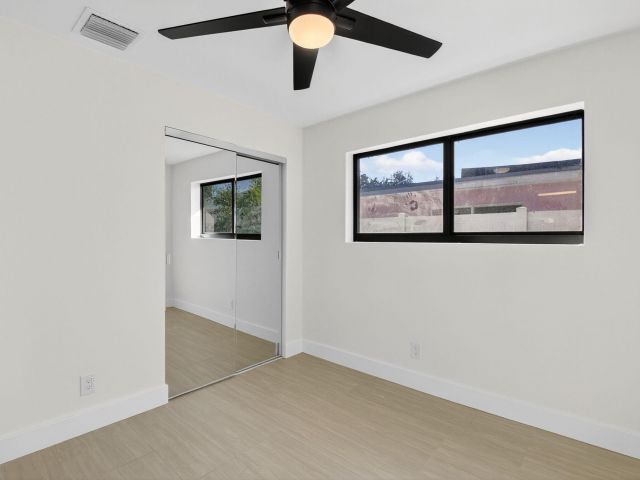 Продажа дома по адресу 122 SW 9th Avenue - фото 6829578