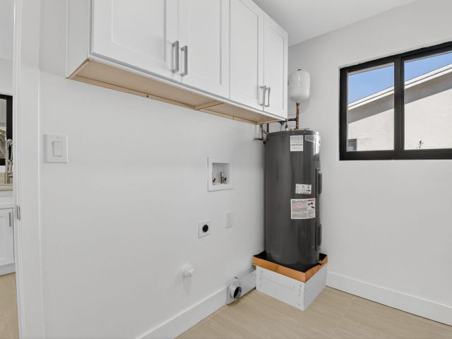 Продажа дома по адресу 122 SW 9th Avenue - фото 6829580