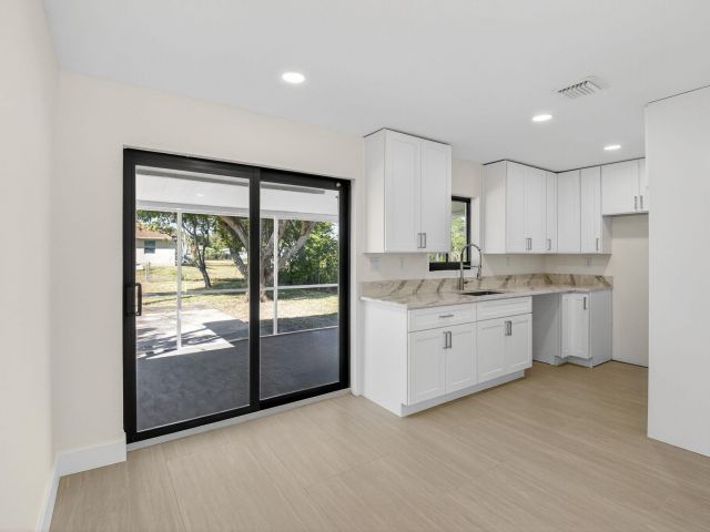 Продажа дома по адресу 122 SW 9th Avenue - фото 6829584