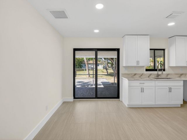 Продажа дома по адресу 122 SW 9th Avenue - фото 6829585