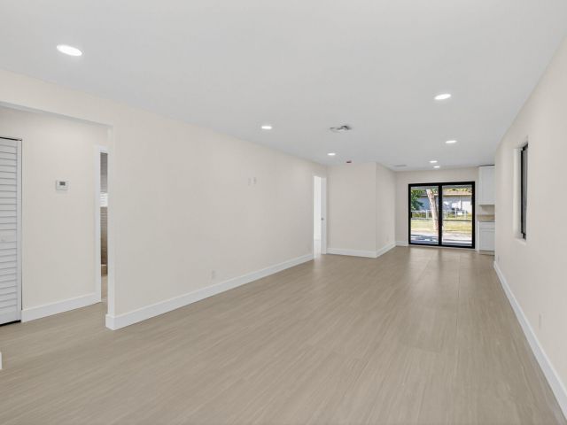 Продажа дома по адресу 122 SW 9th Avenue - фото 6829588