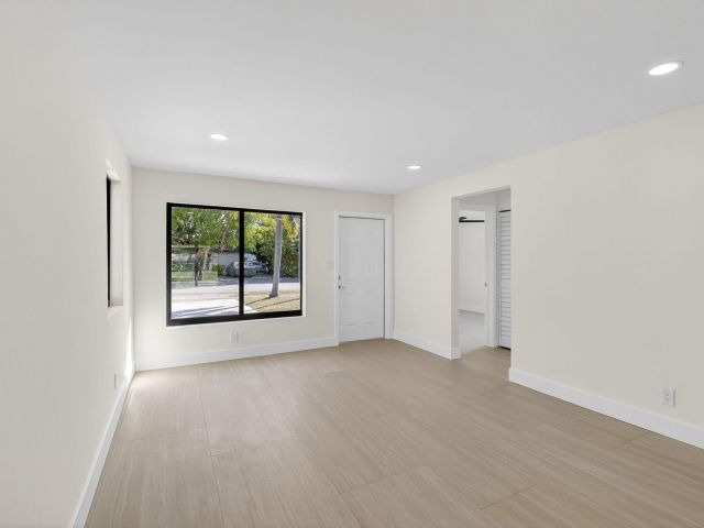 Продажа дома по адресу 122 SW 9th Avenue - фото 6829591