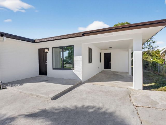 Продажа дома по адресу 122 SW 9th Avenue - фото 6829593