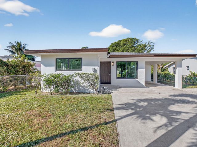 Продажа дома по адресу 122 SW 9th Avenue - фото 6829595