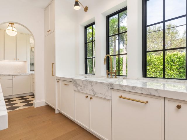 Продажа дома по адресу 302 E Lakewood Road - фото 6853861