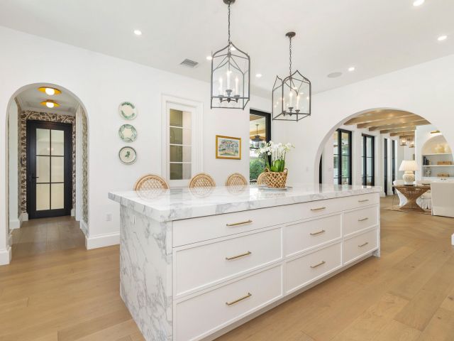 Продажа дома по адресу 302 E Lakewood Road - фото 6853862