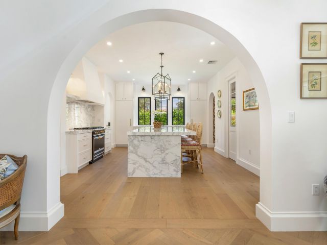 Продажа дома по адресу 302 E Lakewood Road - фото 6853866